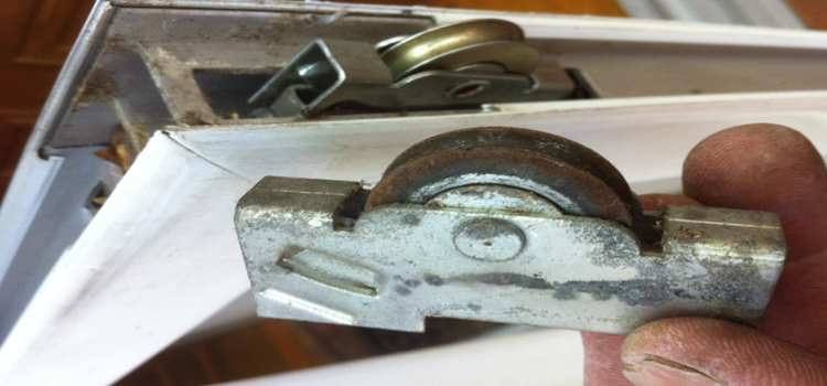 screen door roller repair in Gardiner Park
